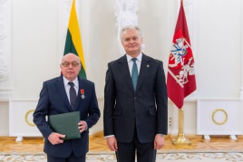 Lietuvos prezidentas Gitanas Nausėda apdovanojo LŽS narį Joną Nekrašių ordino „Už nuopelnus Lietuvai“ medaliu